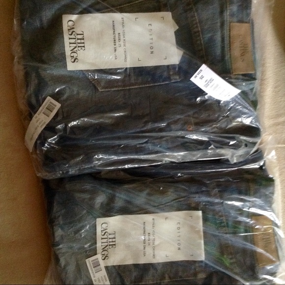 NWT Aritzia High Rise Cropped Jeans - Picture 2 of 6